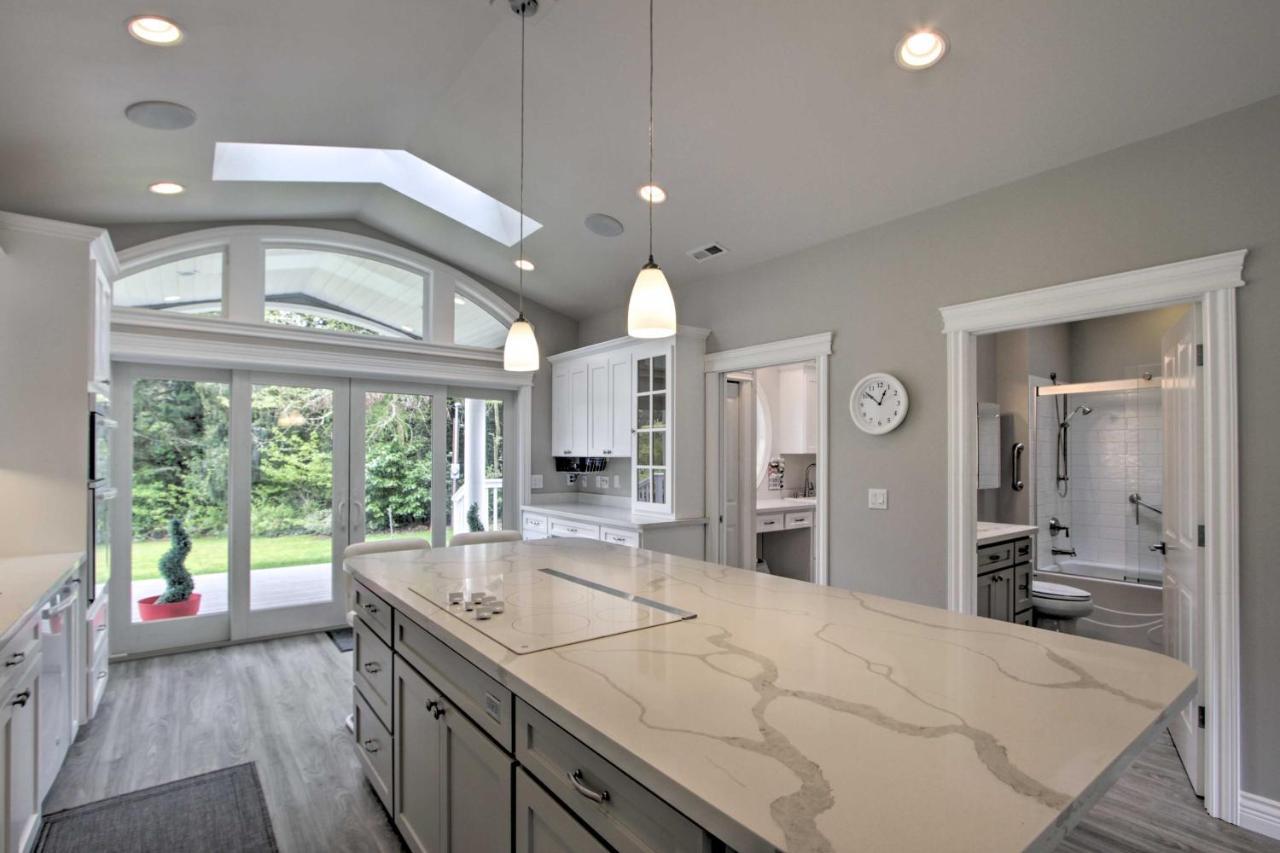Contemporary Tacoma Cottage With Deck And Pond! エクステリア 写真