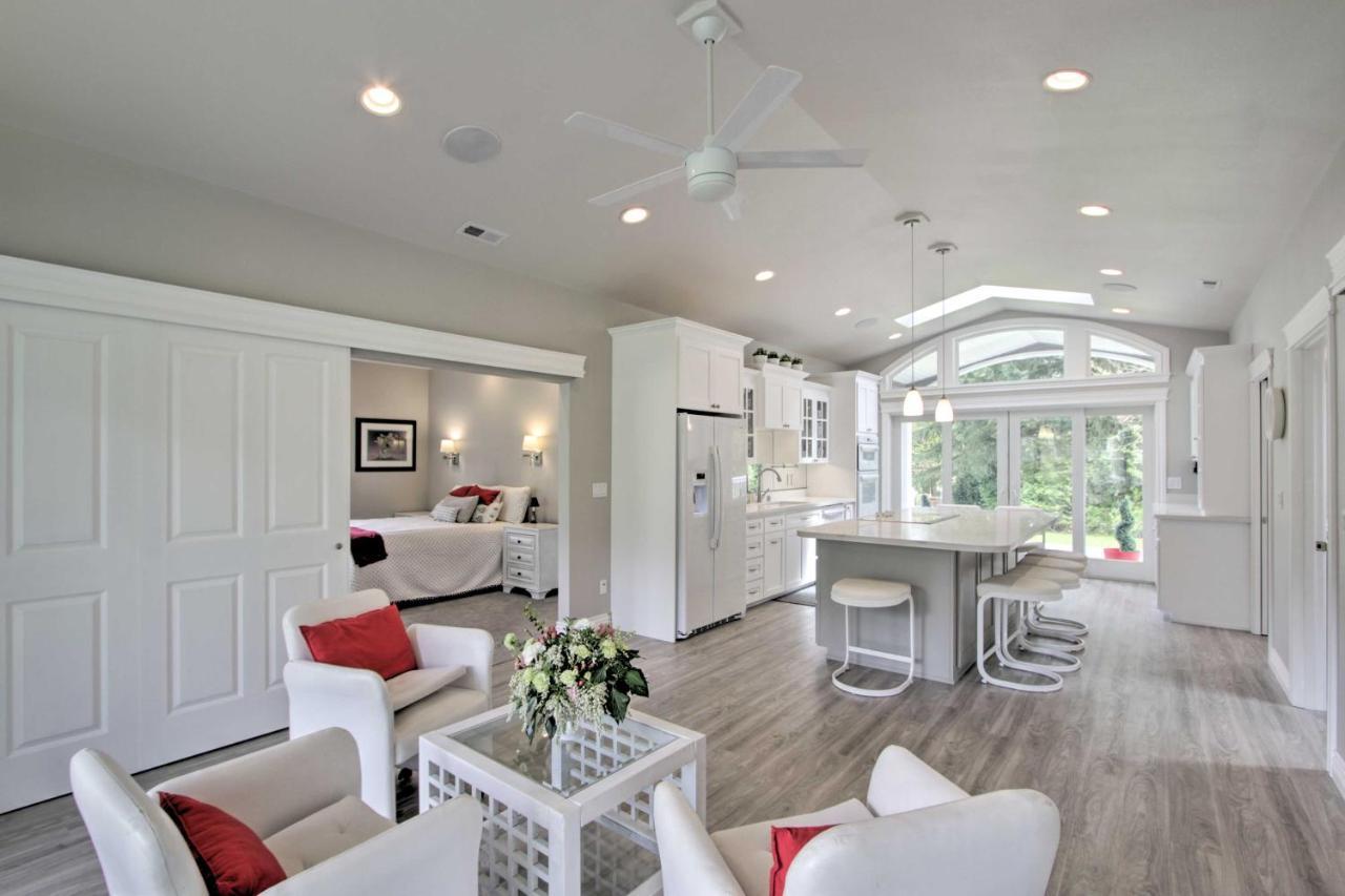 Contemporary Tacoma Cottage With Deck And Pond! エクステリア 写真