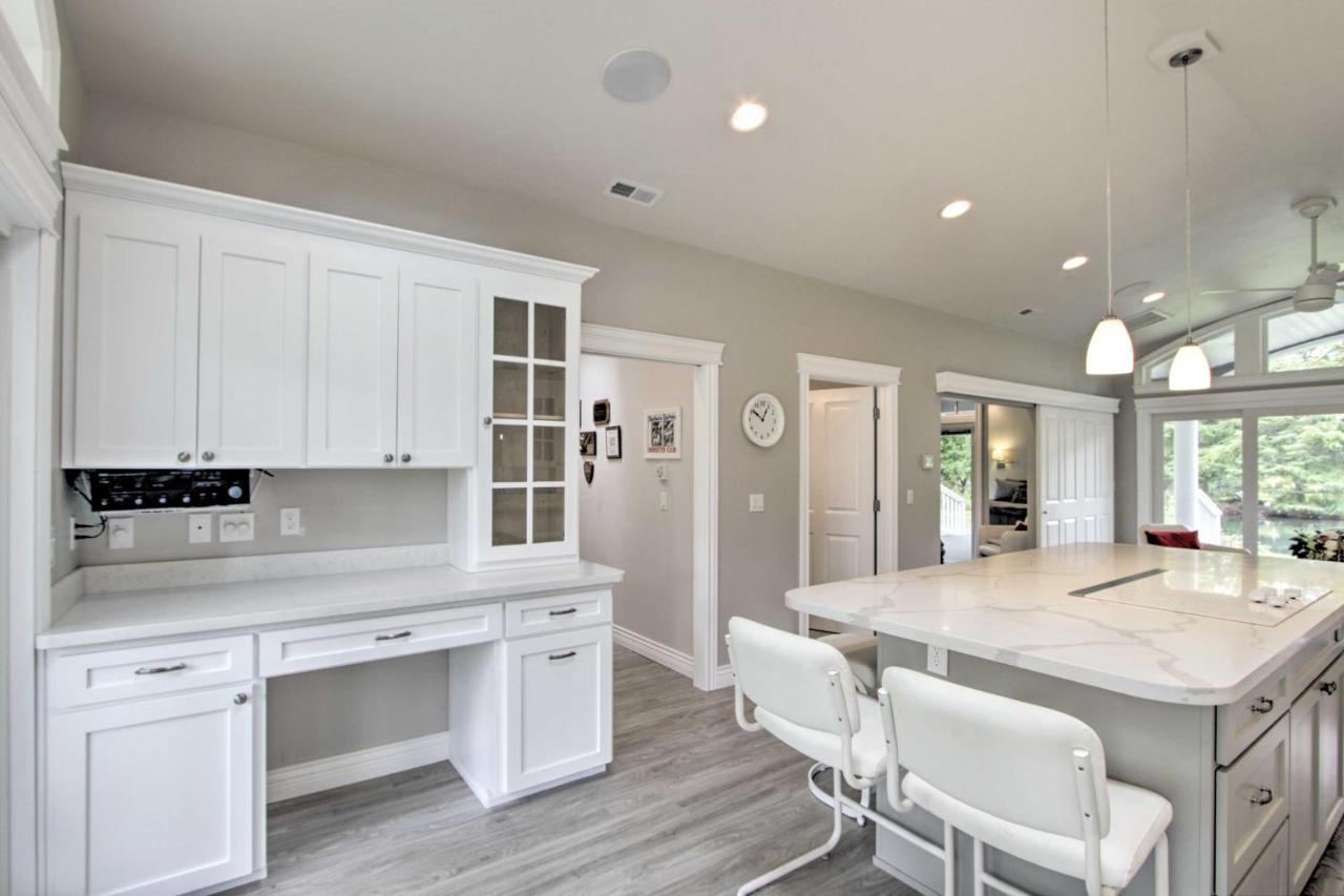 Contemporary Tacoma Cottage With Deck And Pond! エクステリア 写真