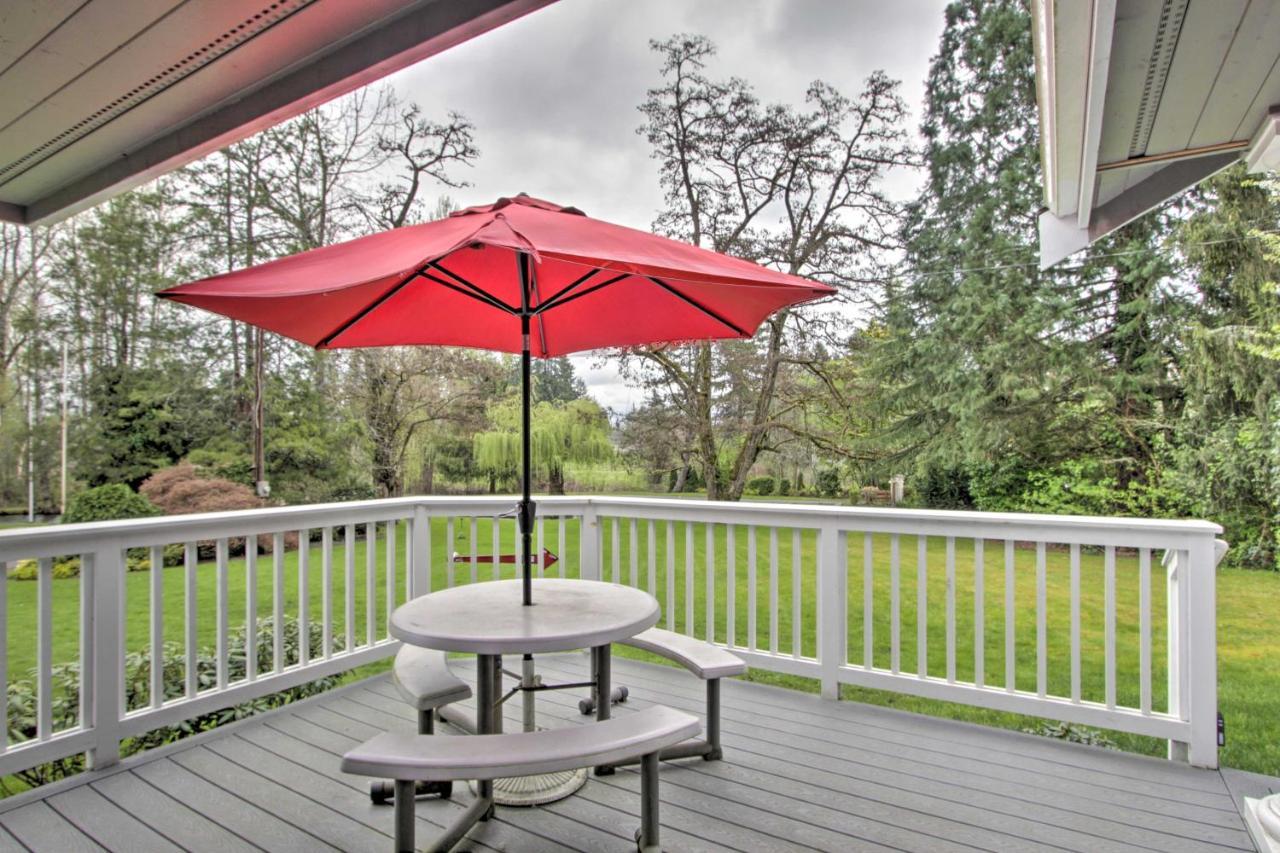 Contemporary Tacoma Cottage With Deck And Pond! エクステリア 写真